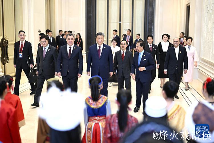 习近平和彭丽媛为出席哈尔滨第九届亚洲冬季运动会开幕式的国际贵宾举行欢迎宴会